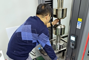 复合材料专用试验机，助力我国卫星装备事业